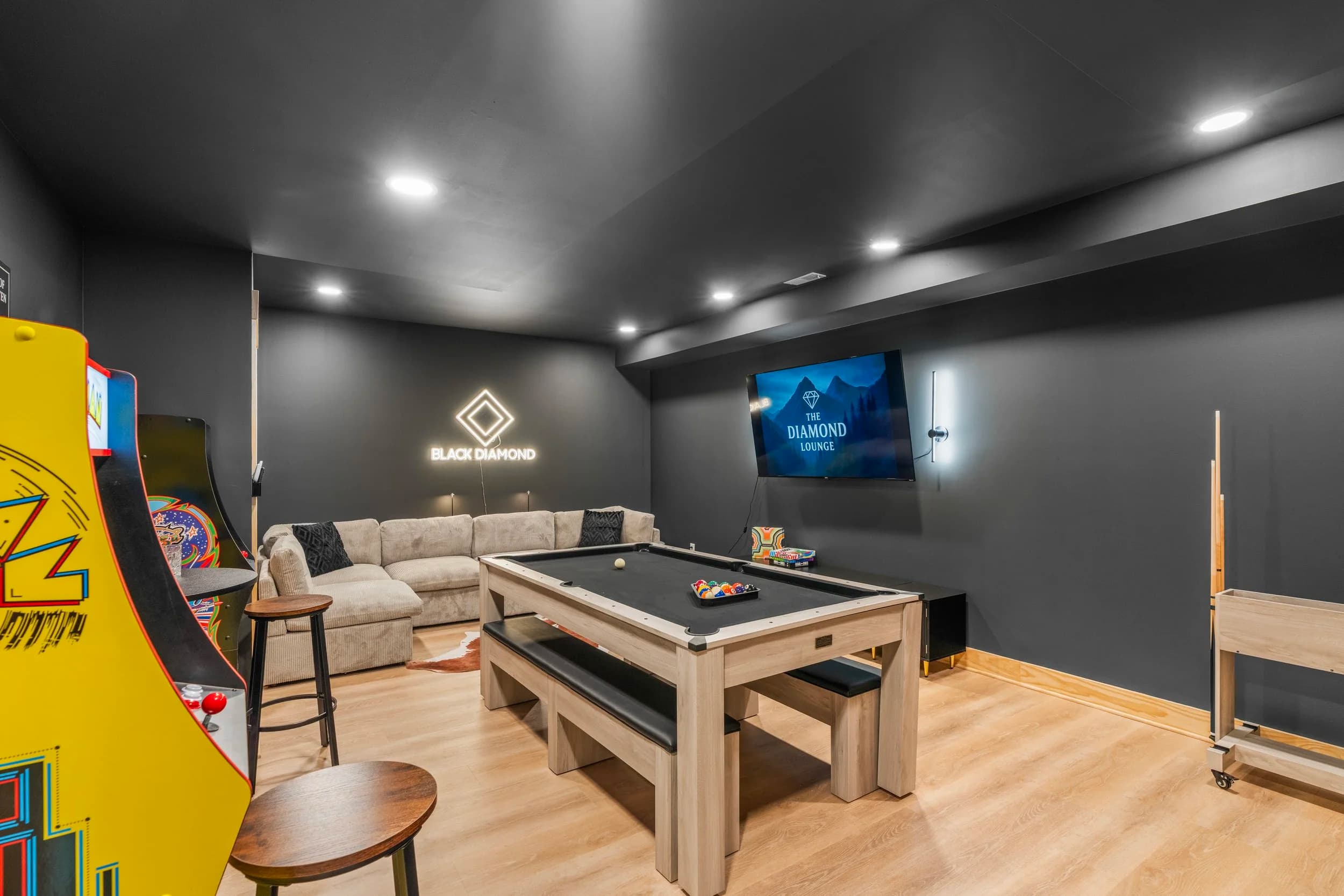 Diamond Lounge game room